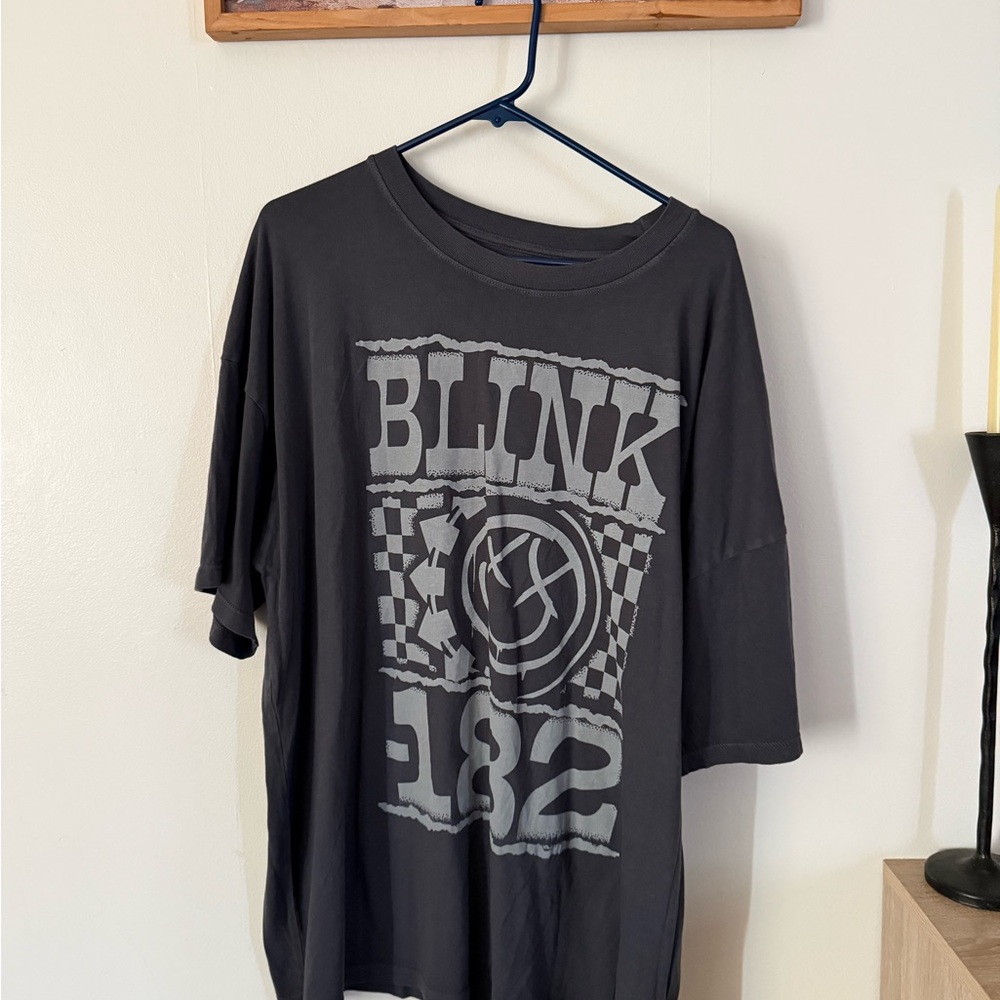 American Eagle Outfitters Gray Graphic Tee